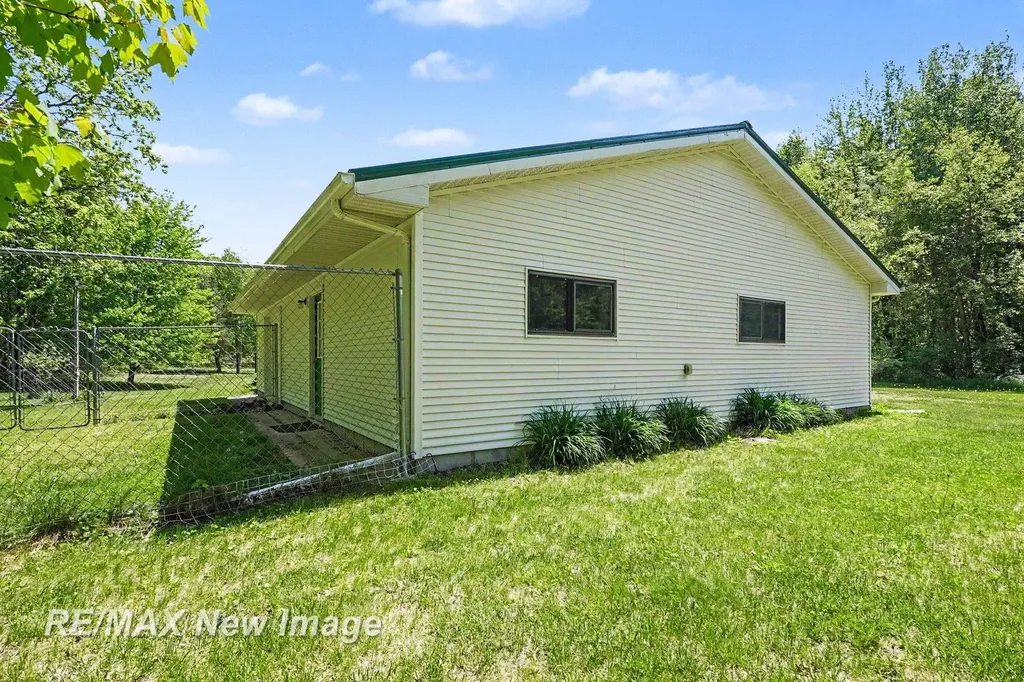 2827 N Eleven Mile Road Jerome Township MI 48618