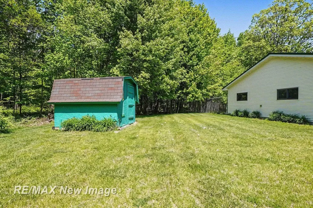 2827 N Eleven Mile Road Jerome Township MI 48618