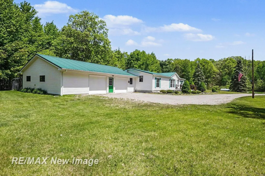 2827 N Eleven Mile Road Jerome Township MI 48618