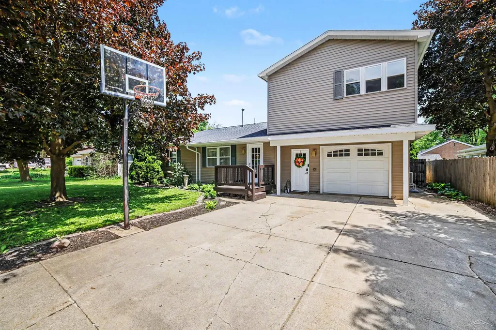 434 N River Road Thomas Township MI 48609