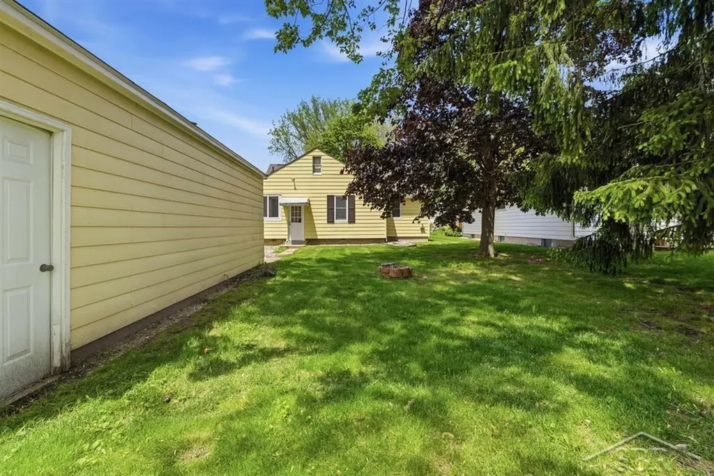 1402 Wyllys Street Midland City MI 48642