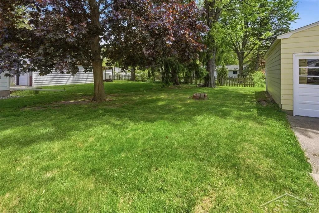 1402 Wyllys Street Midland City MI 48642