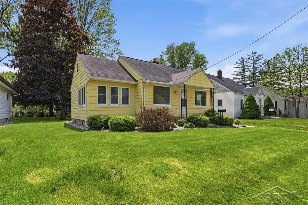 1402 Wyllys Street Midland City MI 48642