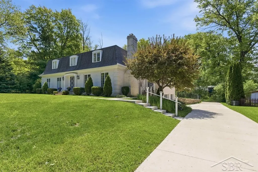 2109 Dilloway Drive Midland City MI 48640