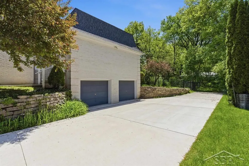 2109 Dilloway Drive Midland City MI 48640