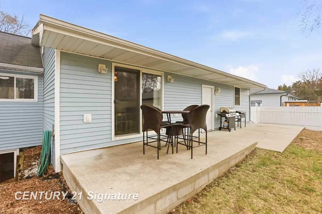 526 S Maple Street Richland Township MI 48626