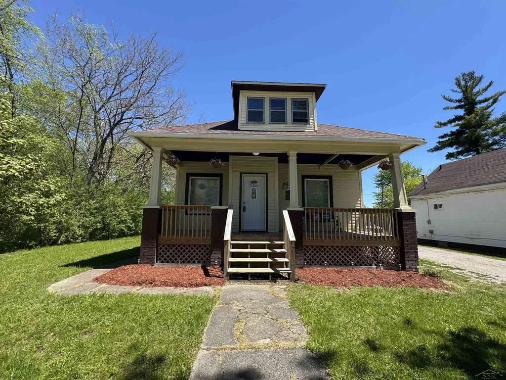 838 S 13th Street Saginaw City MI 48601