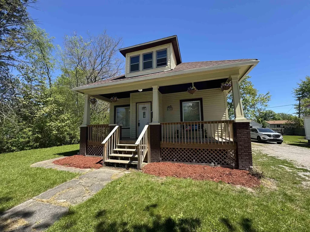 838 S 13th Street Saginaw City MI 48601