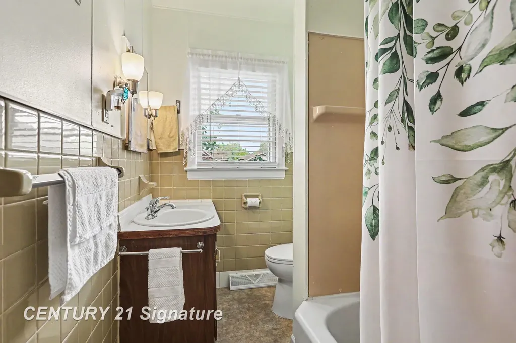 609 S Alp Street Bay City City MI 48706