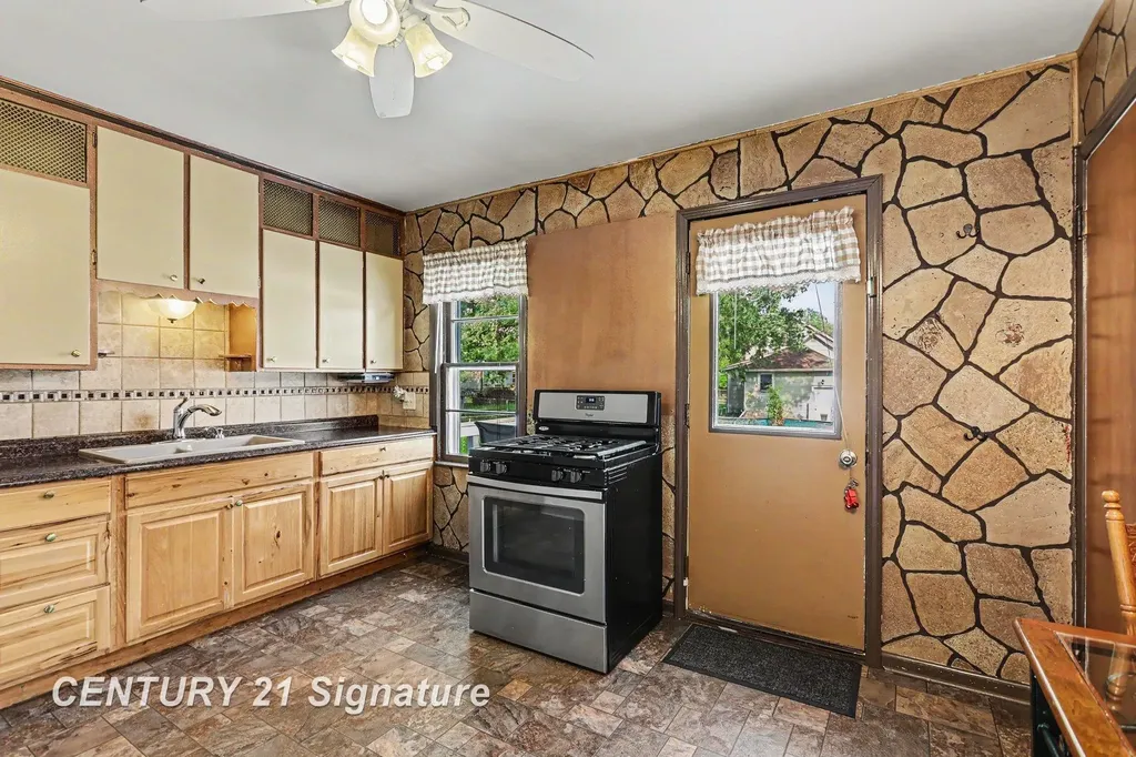 609 S Alp Street Bay City City MI 48706