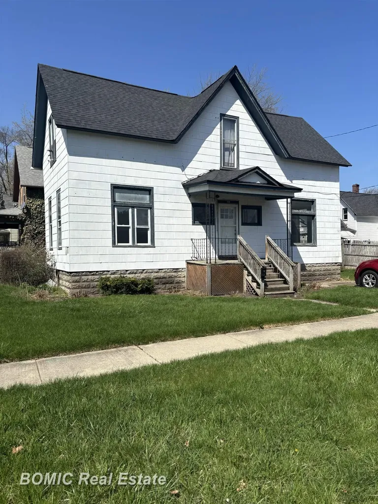 106 S Chilson Street Bay City City MI 48706