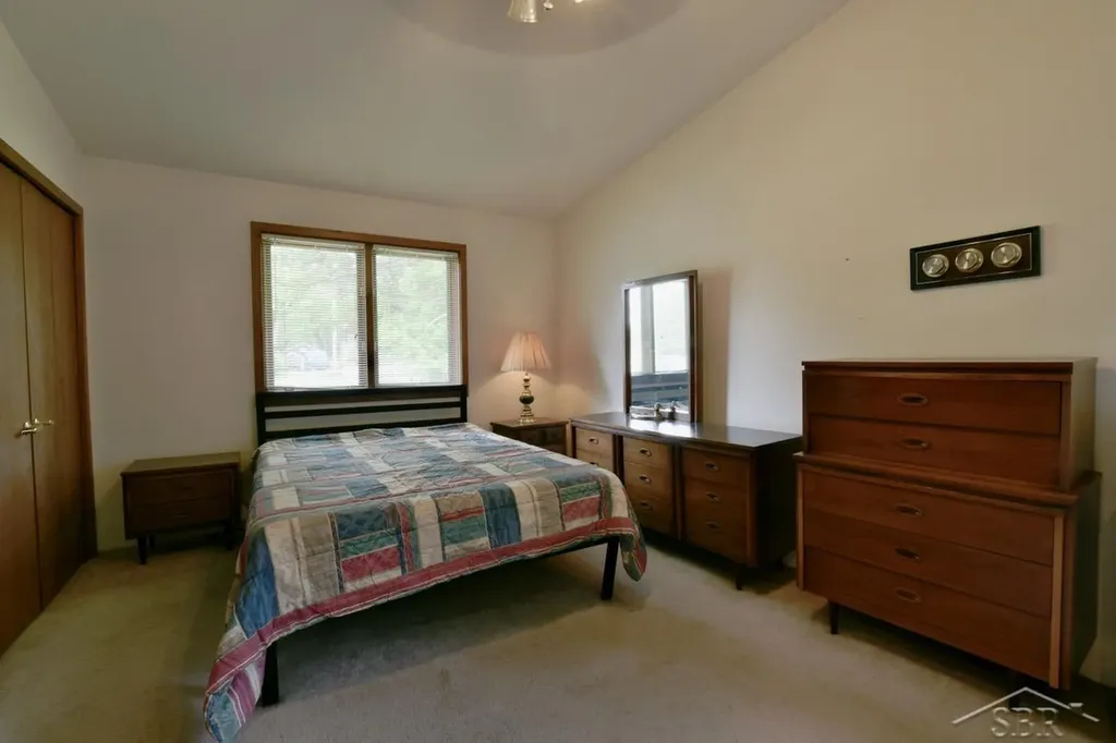 3087 E Gordonville Road Midland Charter Township MI 48640