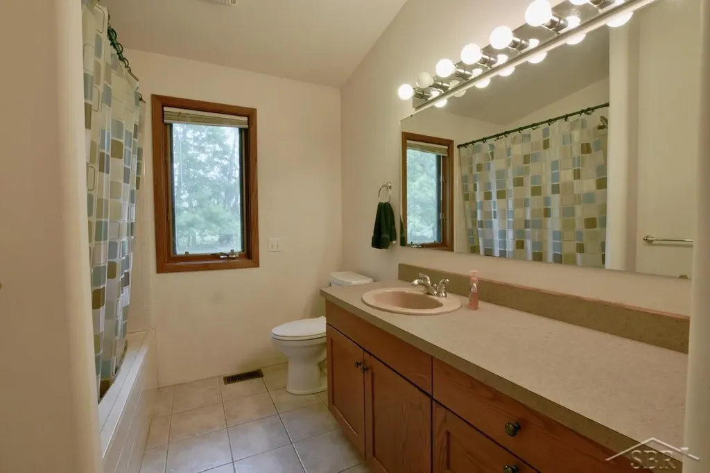 3087 E Gordonville Road Midland Charter Township MI 48640