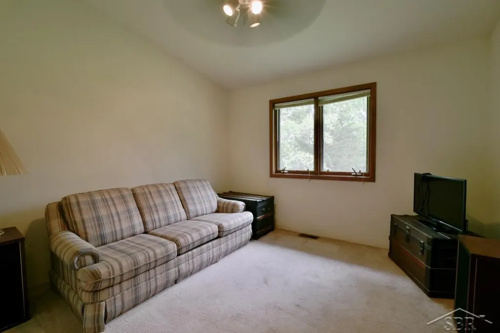 3087 E Gordonville Road Midland Charter Township MI 48640
