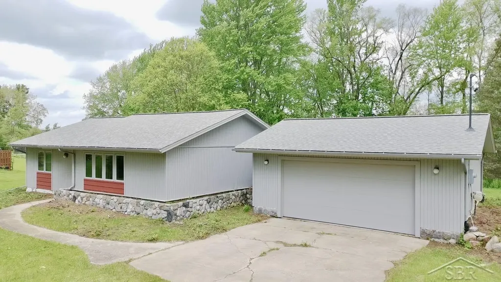 3087 E Gordonville Road Midland Charter Township MI 48640