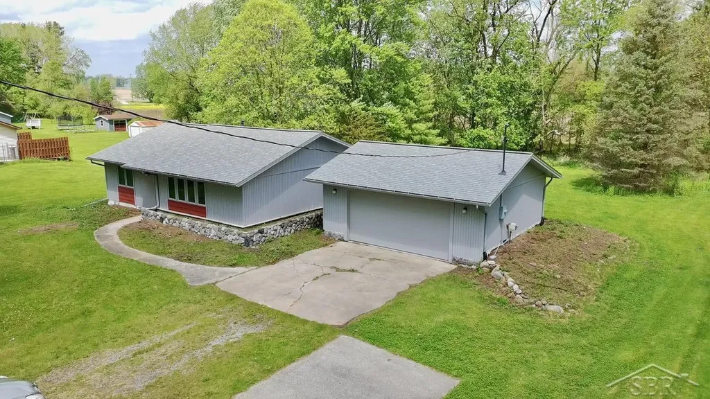 3087 E Gordonville Road Midland Charter Township MI 48640