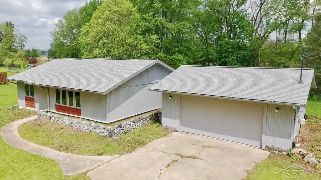 3087 E Gordonville Road Midland Charter Township MI 48640