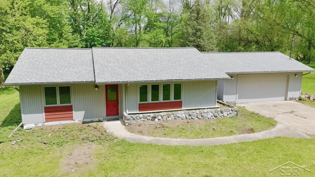3087 E Gordonville Road Midland Charter Township MI 48640