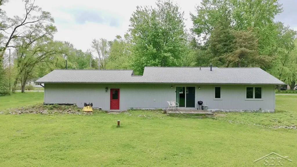 3087 E Gordonville Road Midland Charter Township MI 48640