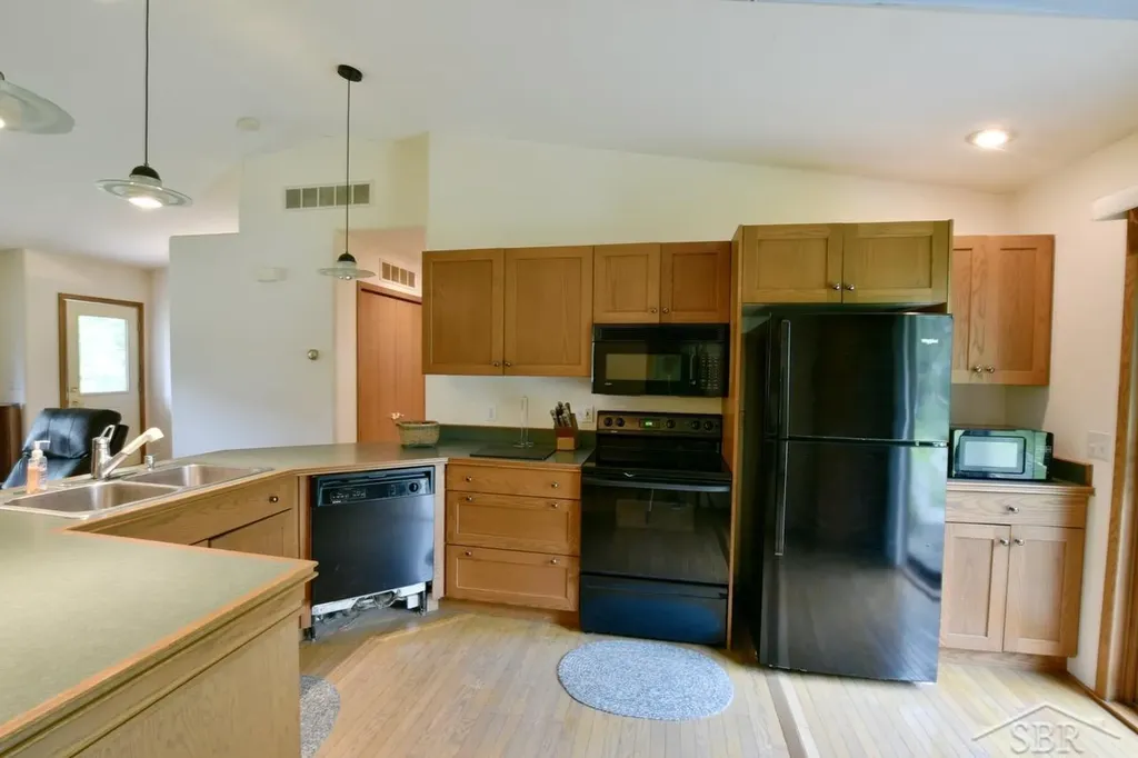 3087 E Gordonville Road Midland Charter Township MI 48640