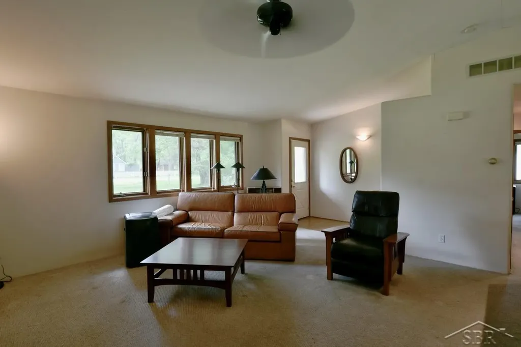 3087 E Gordonville Road Midland Charter Township MI 48640