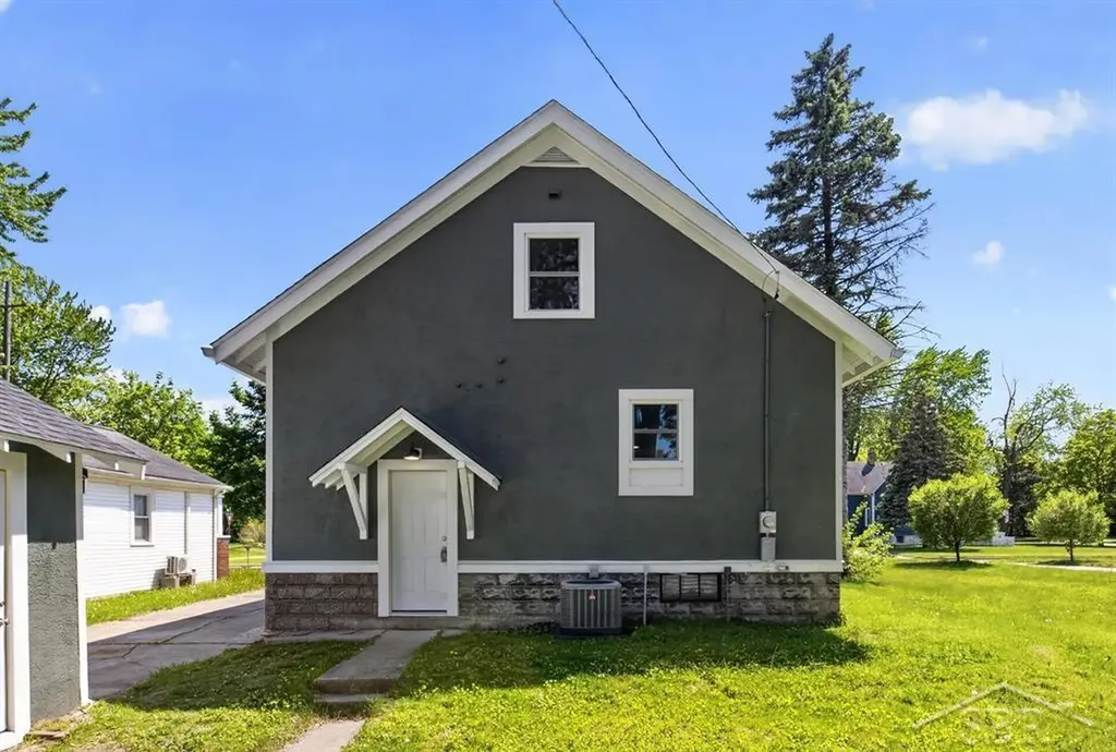 2407 Fairview Street Bay City City MI 48708