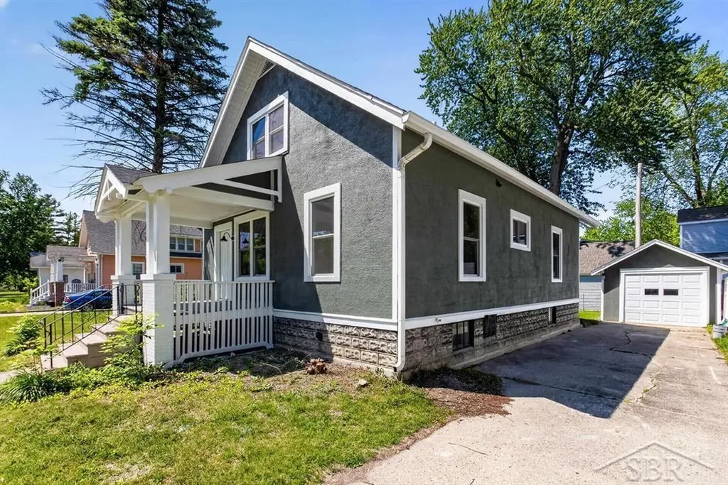 2407 Fairview Street Bay City City MI 48708