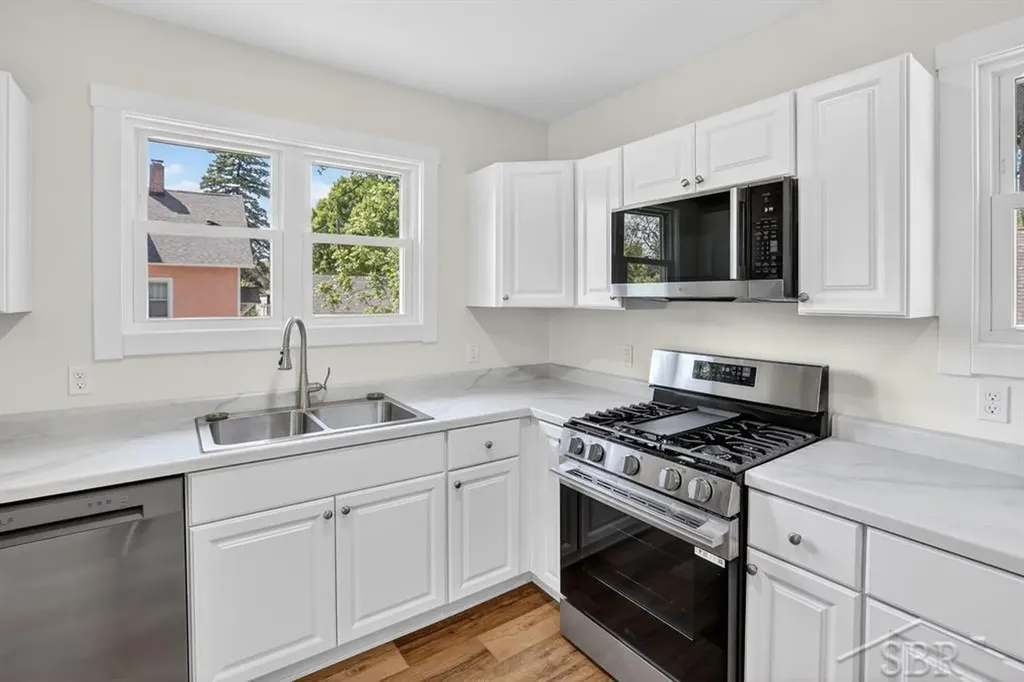 2407 Fairview Street Bay City City MI 48708