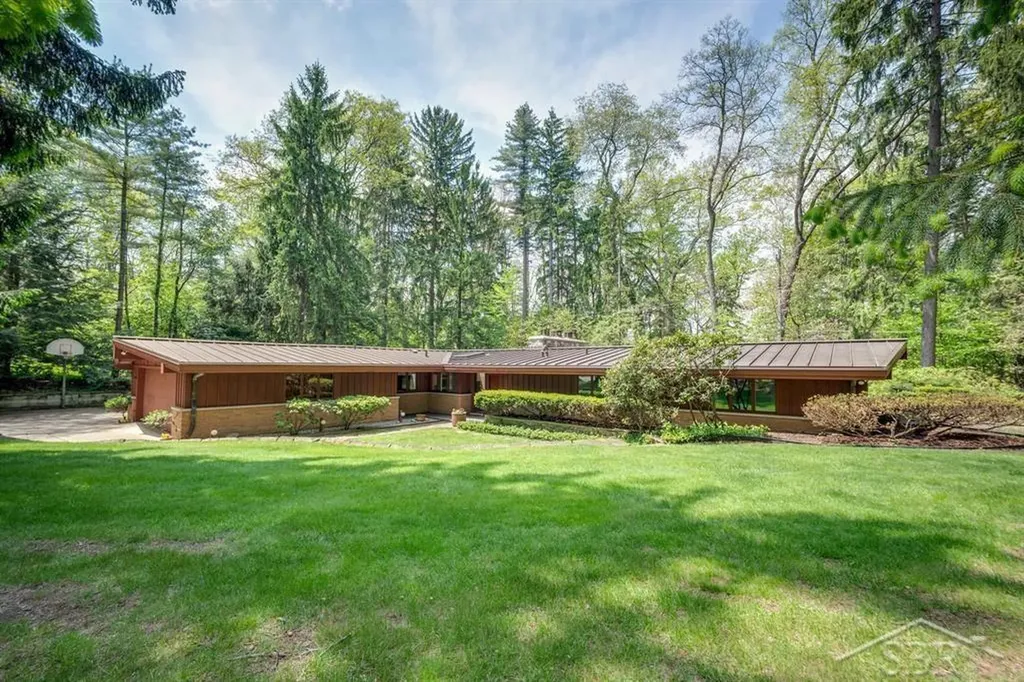 1523 Blue Heron Drive Highland Charter Township MI 48357