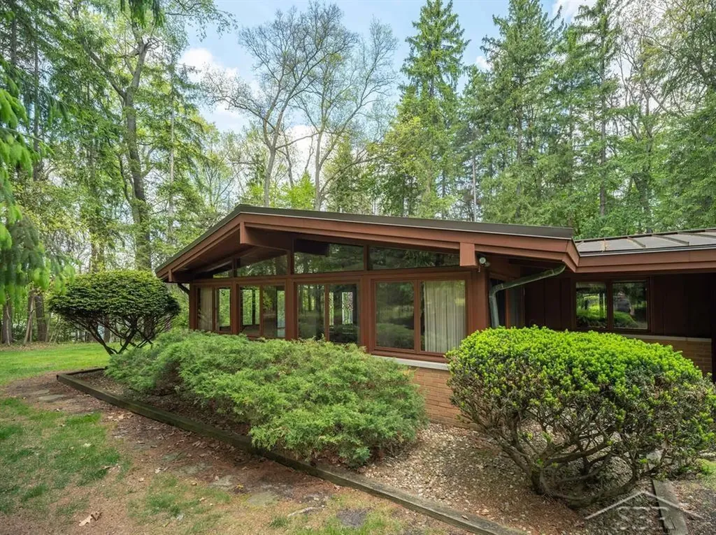 1523 Blue Heron Drive Highland Charter Township MI 48357