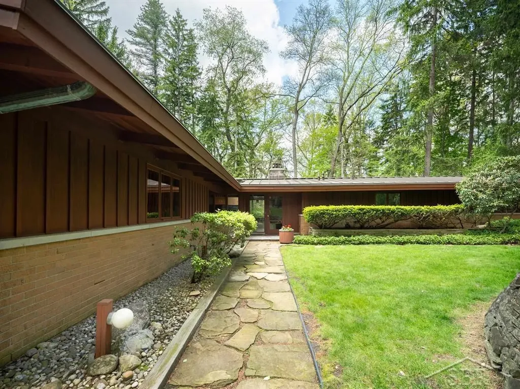 1523 Blue Heron Drive Highland Charter Township MI 48357
