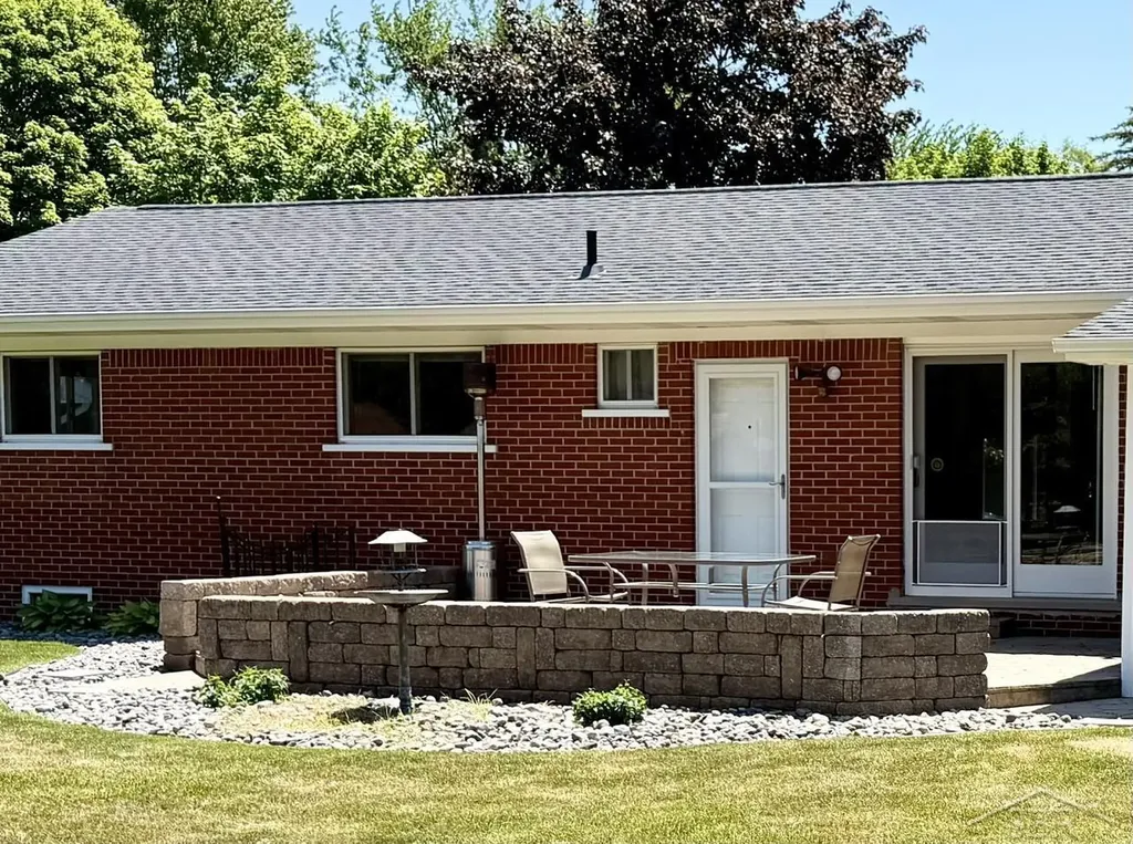 4938 Buckthorne Drive Saginaw Charter Township MI 48603