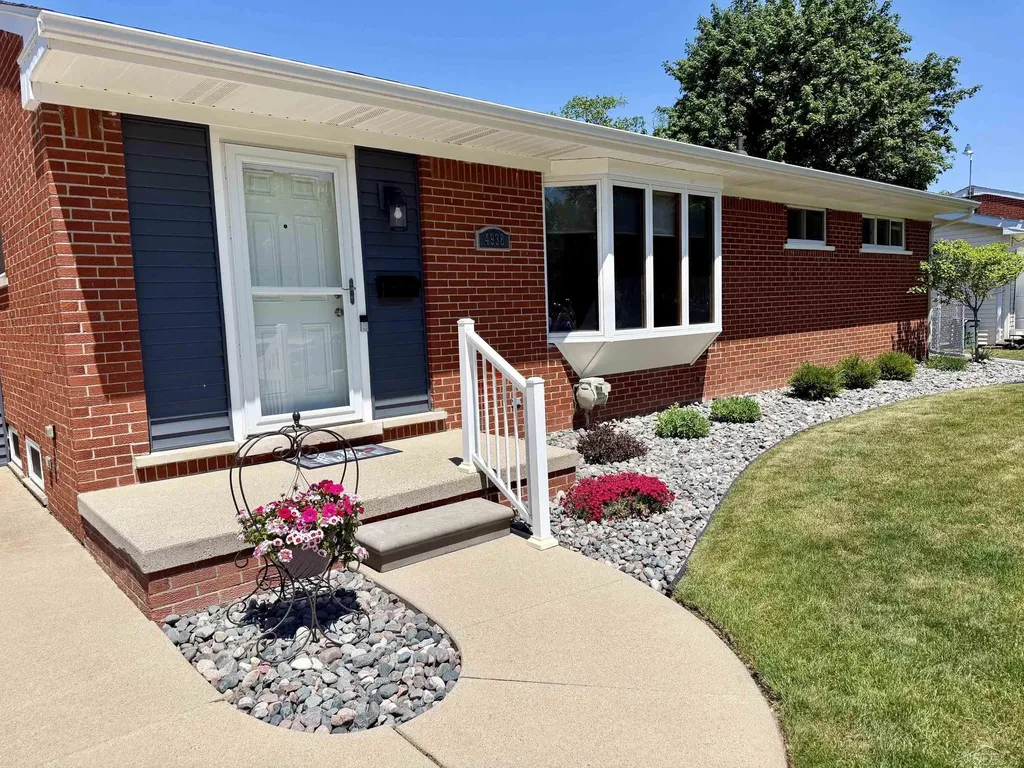 4938 Buckthorne Drive Saginaw Charter Township MI 48603