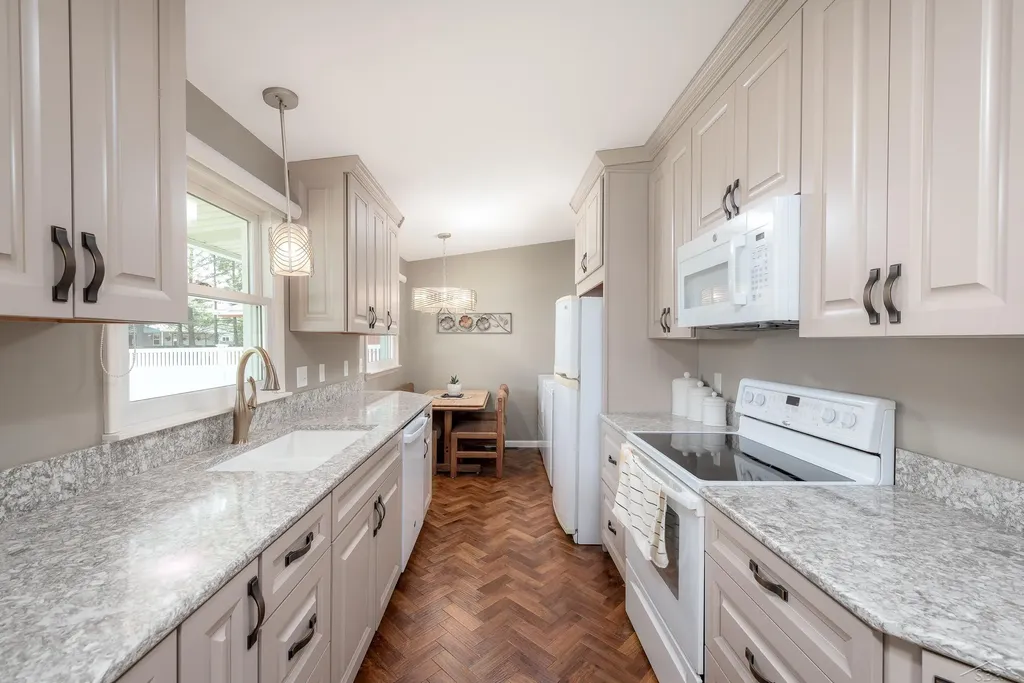 2672 Linda Avenue Saginaw Charter Township MI 48603
