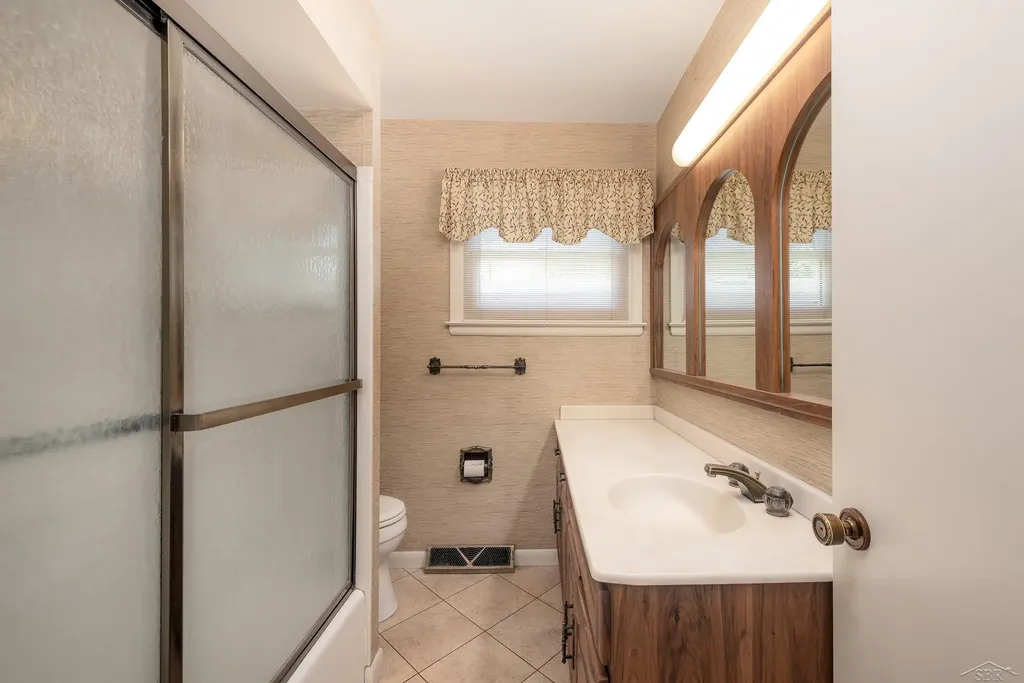 2672 Linda Avenue Saginaw Charter Township MI 48603