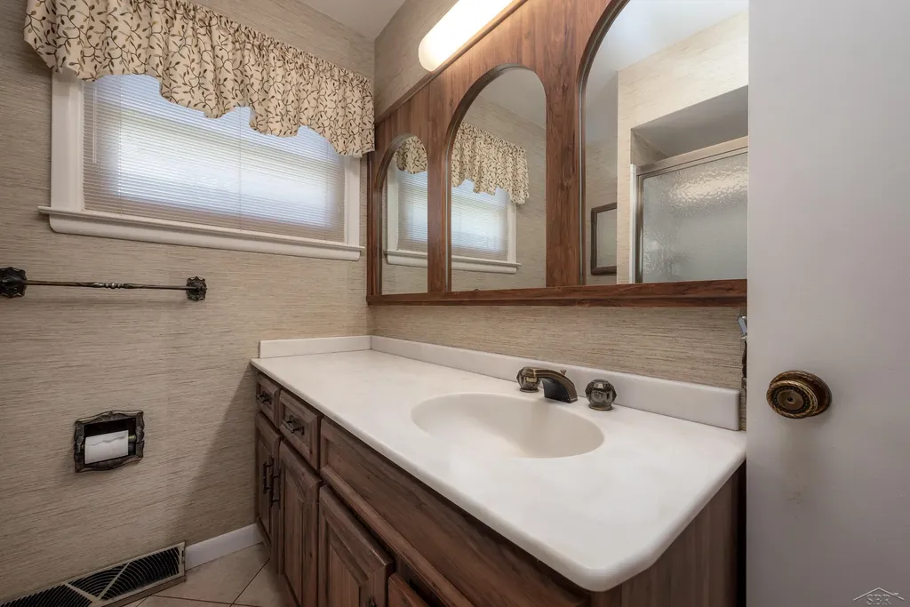 2672 Linda Avenue Saginaw Charter Township MI 48603