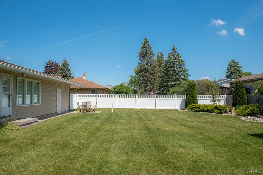 2672 Linda Avenue Saginaw Charter Township MI 48603