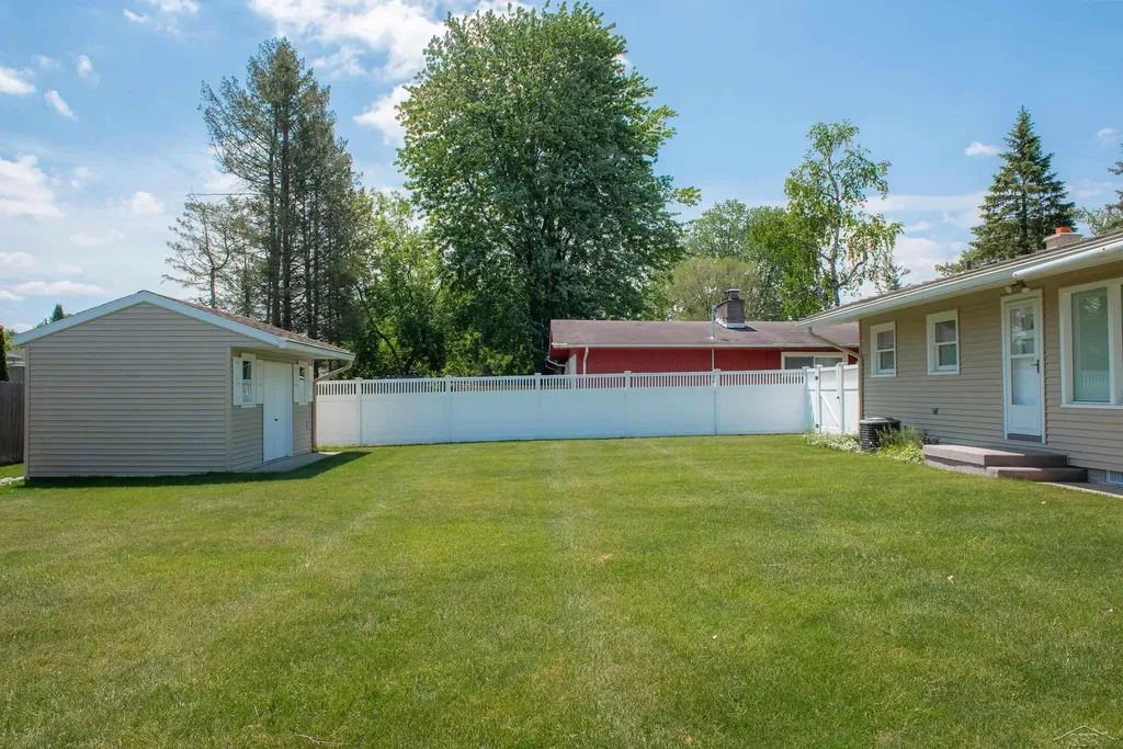 2672 Linda Avenue Saginaw Charter Township MI 48603