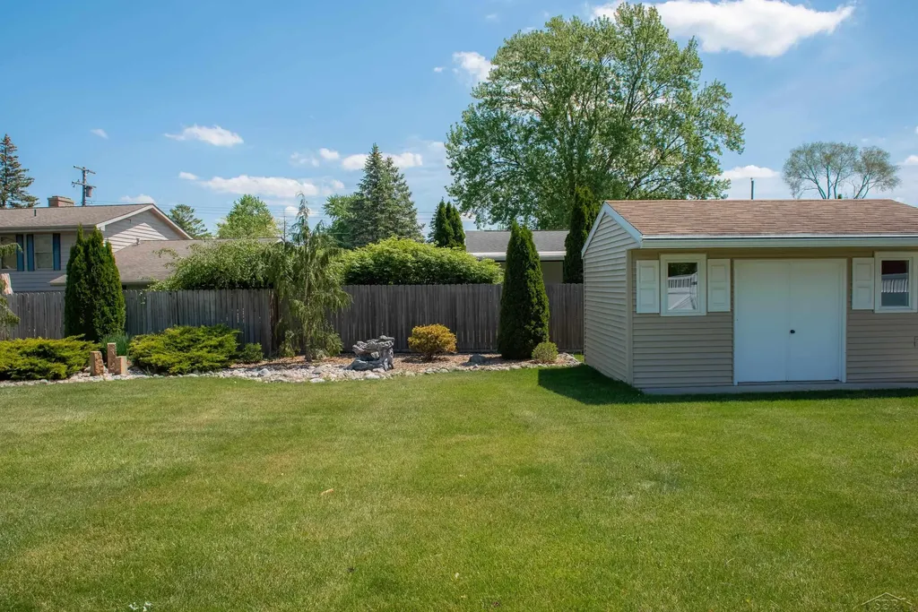 2672 Linda Avenue Saginaw Charter Township MI 48603