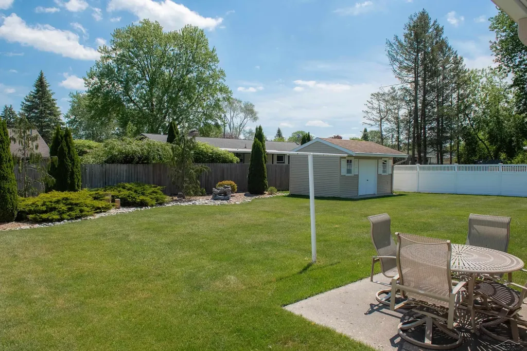 2672 Linda Avenue Saginaw Charter Township MI 48603