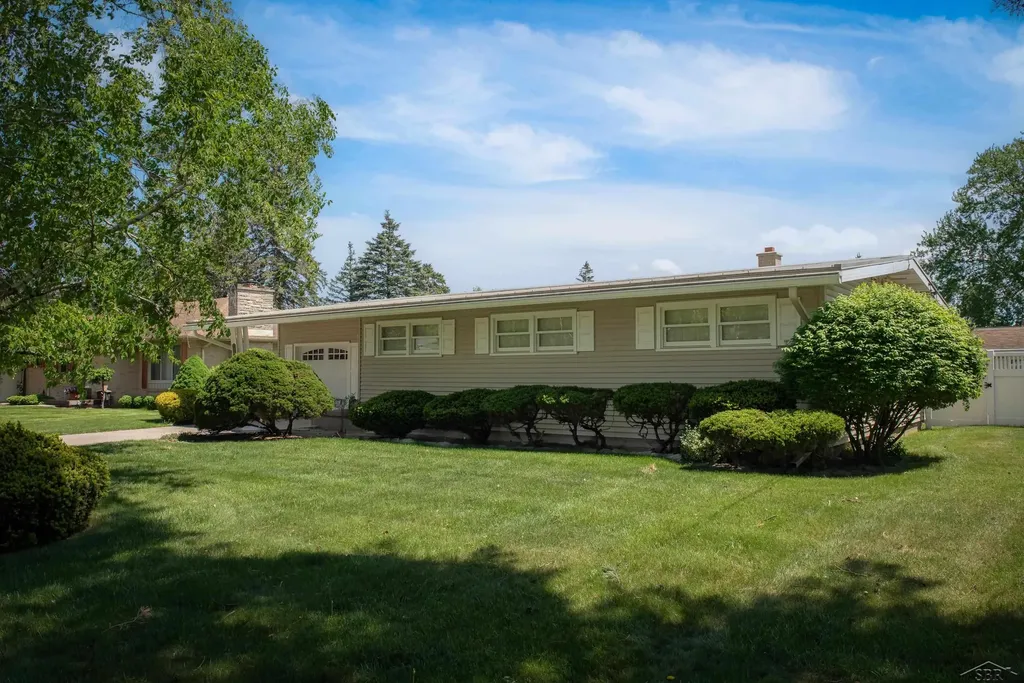 2672 Linda Avenue Saginaw Charter Township MI 48603