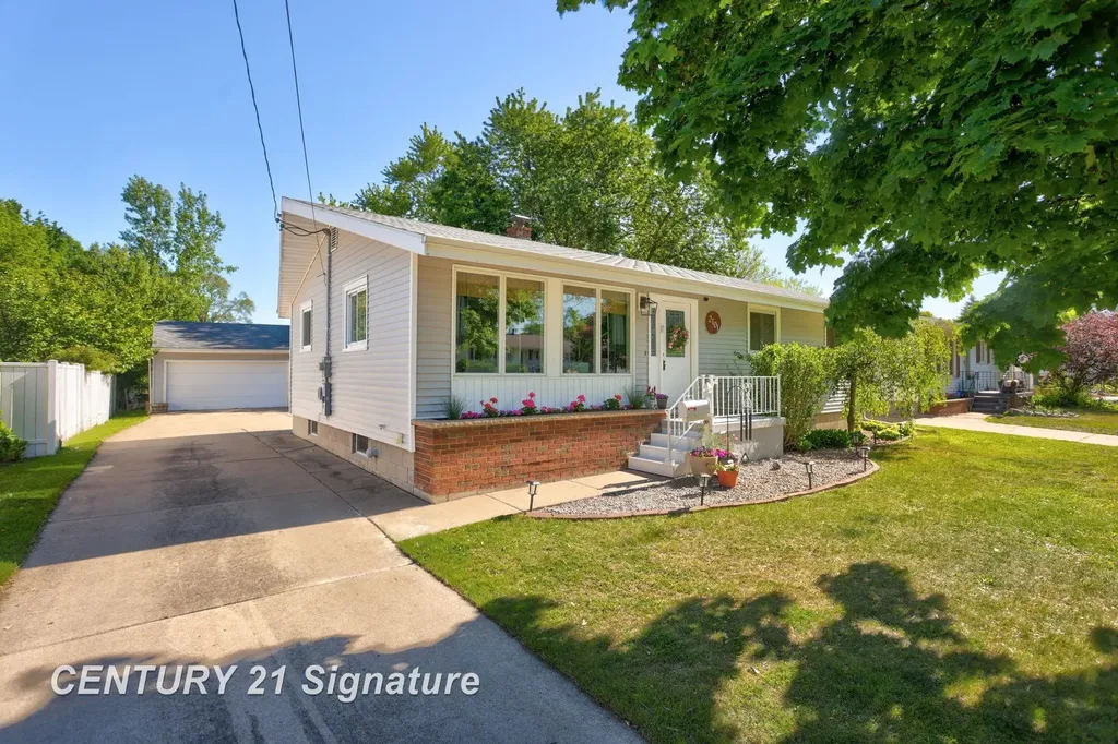 2101 N Brentwood Place Essexville City MI 48732