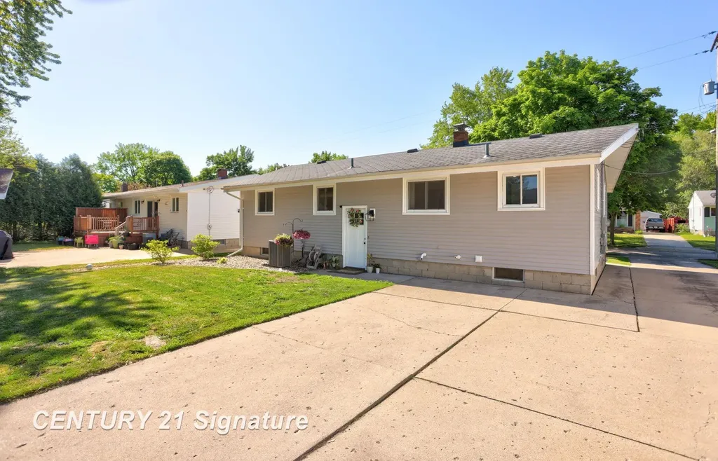 2101 N Brentwood Place Essexville City MI 48732
