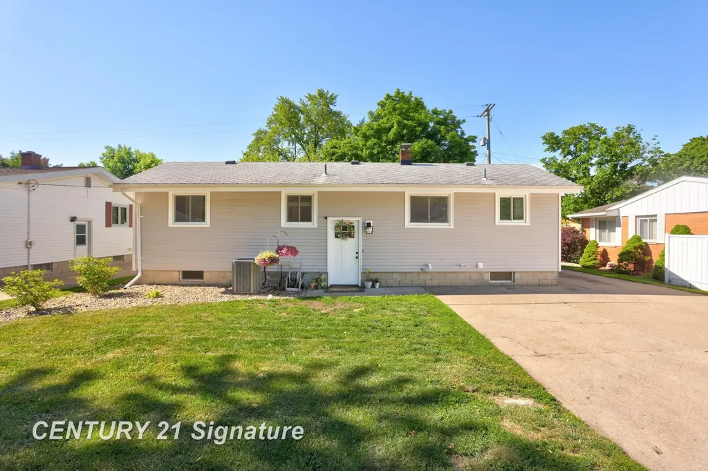 2101 N Brentwood Place Essexville City MI 48732