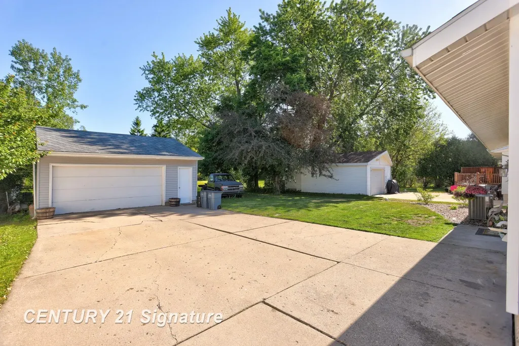 2101 N Brentwood Place Essexville City MI 48732