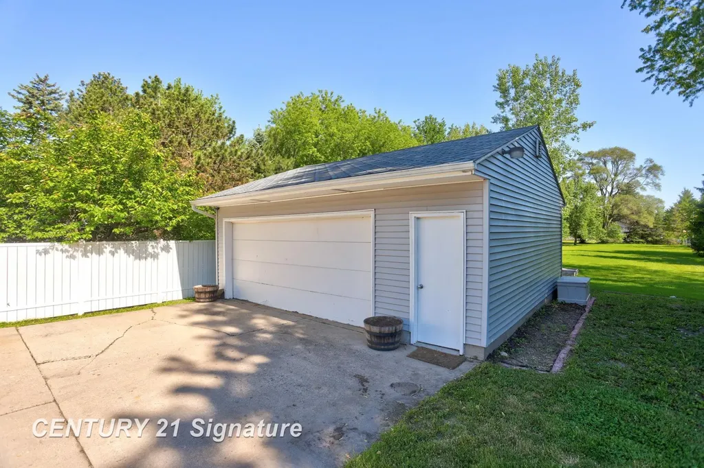 2101 N Brentwood Place Essexville City MI 48732