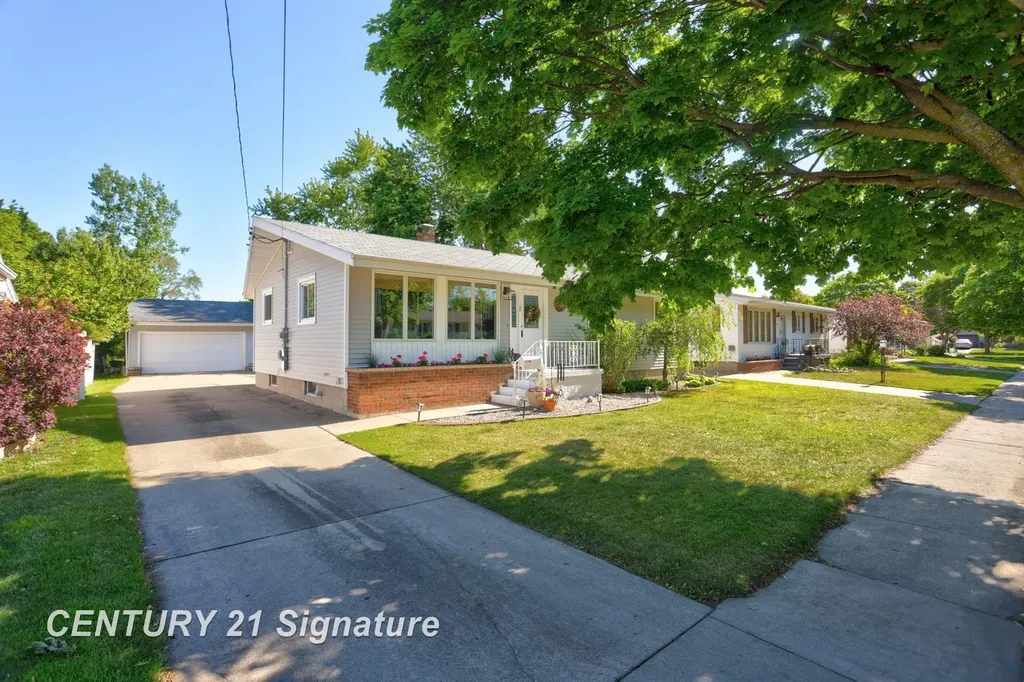 2101 N Brentwood Place Essexville City MI 48732