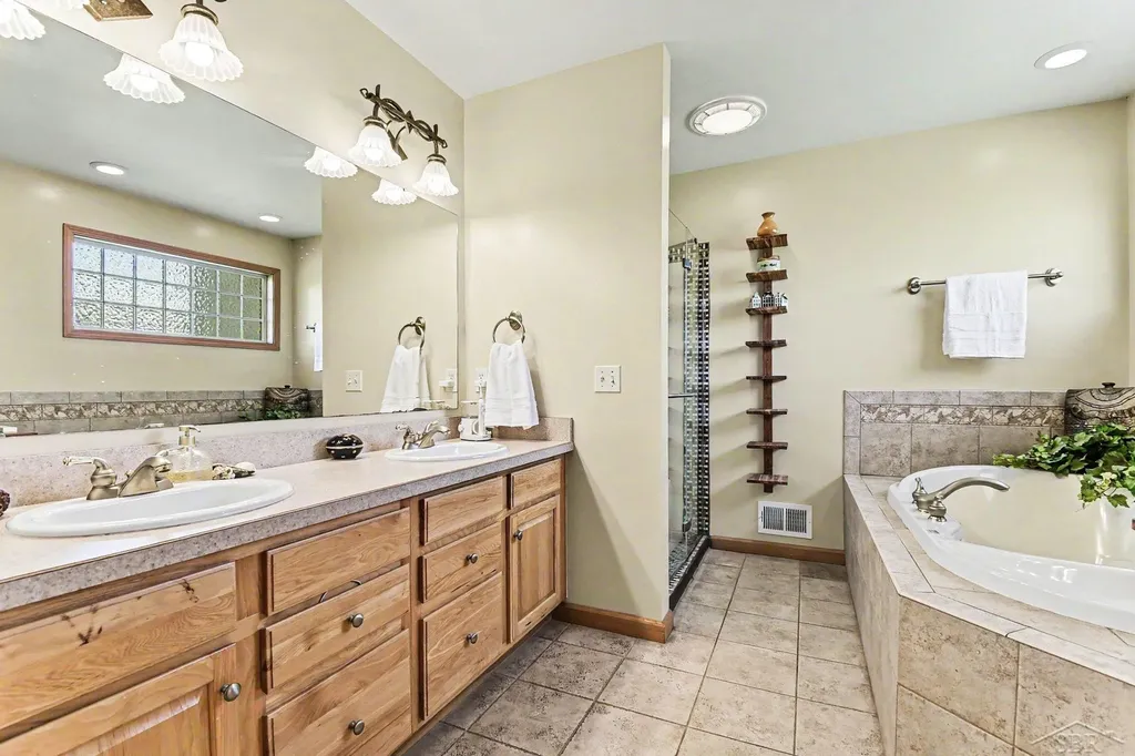 3807 Wild Pine Drive Saginaw Charter Township MI 48603