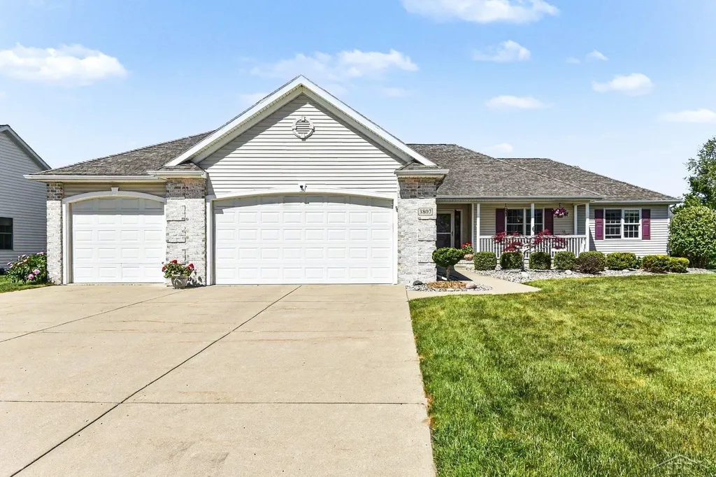 3807 Wild Pine Drive Saginaw Charter Township MI 48603