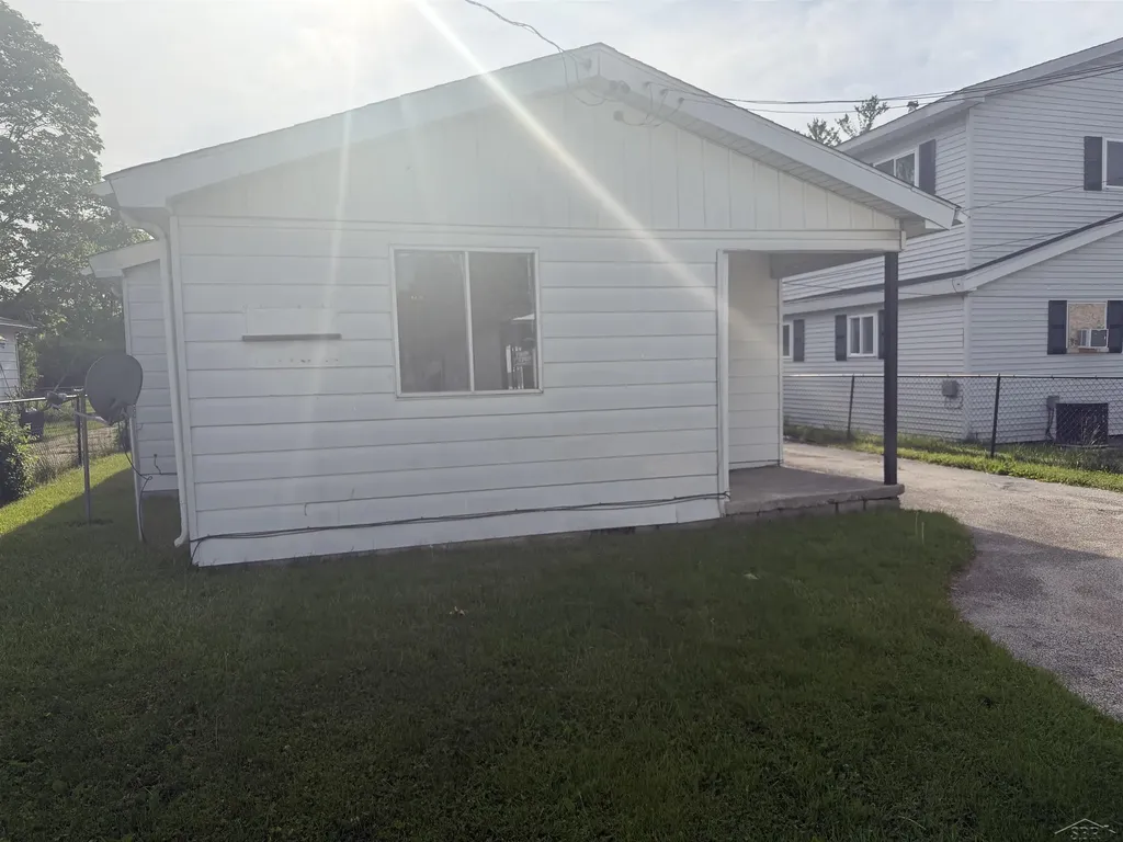 616 S 21st Street Saginaw City MI 48601